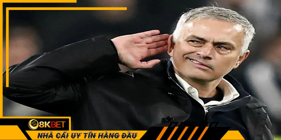 Cách HLV Jose Mourinho xử lý tình huống thua trận của Roma